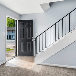 interior apartment staircase at Copper Creek Apartments located in Tuscaloosa, AL